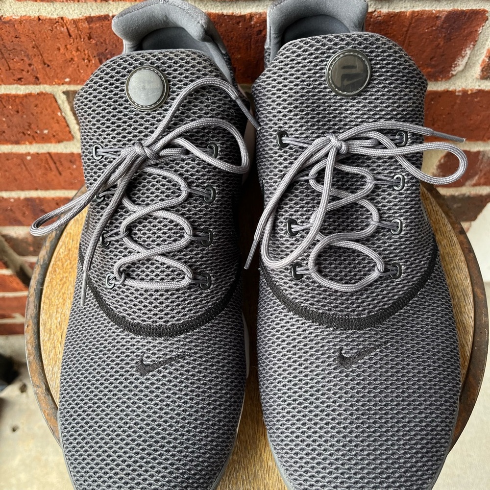 Nike Men's Dark Gray Sneakers